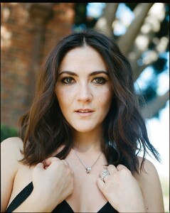 isabelle-fuhrman-flaunt-magazine-december-2021-4.jpeg