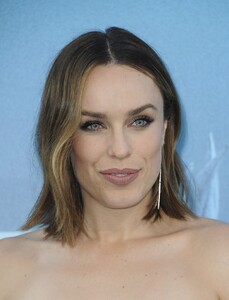 jessica-mcnamee-the-meg-premiere-in-la-9.jpg