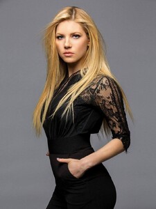katheryn-winnick-91.jpg