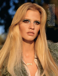 lara-stone_(1).thumb.jpg.22957dae463e150fc28db5790200e9cf.jpg