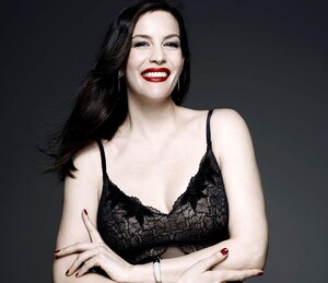 liv-tyler-for-triumph-essence-lingerie-autumn-winter-2017-collection-17.jpg