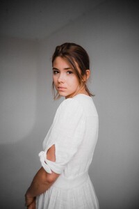 lotte-weissbach_portrait_mpassin_10-1400x2100.jpg