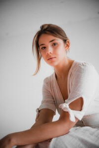 lotte-weissbach_portrait_mpassin_14-1400x2100.jpg