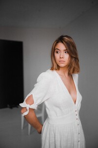 lotte-weissbach_portrait_mpassin_22-1400x2100.jpg