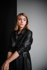 lotte-weissbach_portrait_mpassin_44-1400x2100.jpg