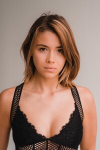 lotte-weissbach_portrait_mpassin_54-1400x2100.jpg