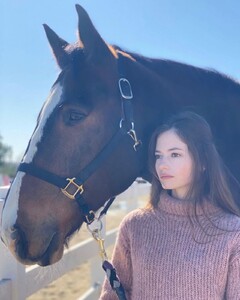 mackenzie-foy-12-20-2021-0.jpeg