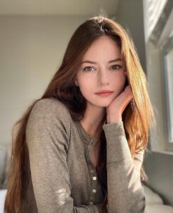 mackenzie-foy-12-20-2021-5.jpeg