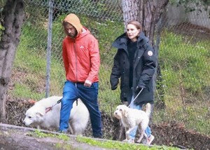 natalie-portman-and-benjamin-millepied-at-griffith-park-in-los-feliz-12-09-2021-3.jpg