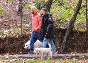 natalie-portman-and-benjamin-millepied-at-griffith-park-in-los-feliz-12-09-2021-4.jpg