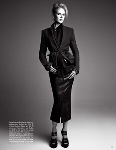 nicole-kidman-by-patrick-demarchelier-for-vogue-germany-august-2013-2.thumb.jpg.f59c48db20e1ee80bcd5dc05f4323d79.jpg