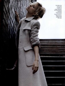 Carmen Kass by Josh Olins for UK Vogue July 2010, Wonder Dresses 09