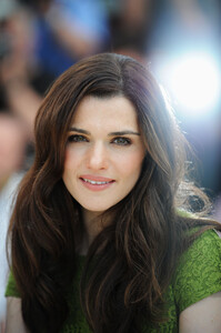 rachel-weisz_490.jpg