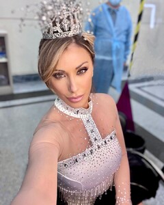 sabrinasalernofficial_268028121_235412402053754_8449600756411402926_n.jpg