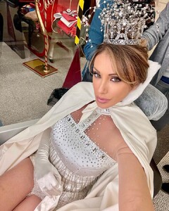 sabrinasalernofficial_268498354_320571036409438_2500477405504783265_n.jpg