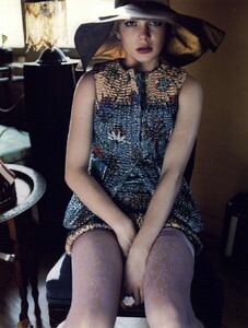 vogue-uk-04-2008_michelle-williams_(3).thumb.jpg.bd98697a892c9af6c9efed79ea3cce28.jpg