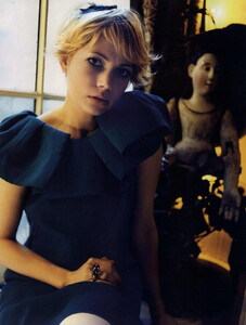 vogue-uk-04-2008_michelle-williams_(8).thumb.jpg.2d87d82b190928b5c66f7a23beec1a2a.jpg