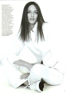 vogue-uk-may-2011-ed1-2.thumb.jpg.46be84d5e4c94c71d52628afc25c0d5d.jpg