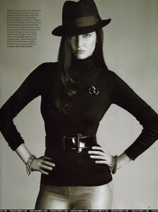 vogue-uk_january-2008_hq004.thumb.jpg.522a32bcf07c10fd8d9c583c98a411a6.jpg