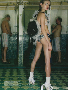 vogue_uk_may_2008_natalia_(8).thumb.jpg.15b9abafca93aa1fd5e268401024ea4e.jpg