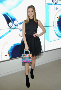 zoey_deutch_-_dior_in_la_20161206__5_.jpg