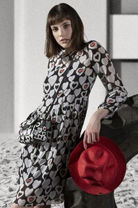 00004-Emporio-Armani-Vogue-Resort-2019-pr.jpg