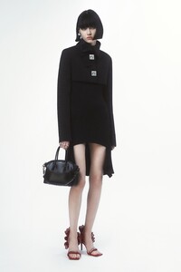 00022-Givenchy-Pre-Fall-22-credit-Givenchy.jpg