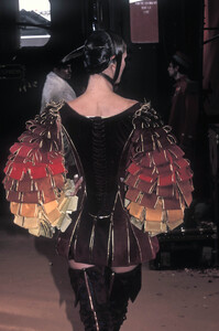 100161183_ChristianDior1998HauteCouture10.thumb.jpg.42b58bd878d86eaa46ac45fa05ef36fe.jpg