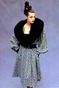 1007177370_bb_YasminLeBon_1985_09_MILA_SCHN_HC_FW85_VOGUE_IT_Demarchelier_011.thumb.jpg.05b9c8bdbe1b69d5f30567f0daedd5d7.jpg