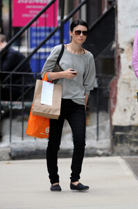 Rooney+Mara+Rooney+Mara+Cafe+Gitane+Soho+KLSULeOToeEx.jpg