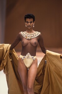 102961305_GianfrancoFerre1991WomenRTW35.thumb.jpg.7a0c082316ee69faad9c8a66979abbf9.jpg