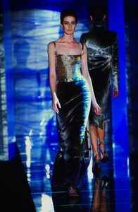 1040190912_versace(8).thumb.jpg.2c9b472fcef92b02b92e9e7485085c25.jpg