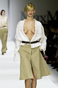 104983220_MaxMara2001WomenRTW62.thumb.jpg.cd79eebef09891c38bbbf3c5f3075671.jpg