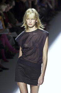 1090027967_Lanvin2001WomenRTW96.thumb.jpg.6e270ddb656bae4764bd59fe8eb151f6.jpg