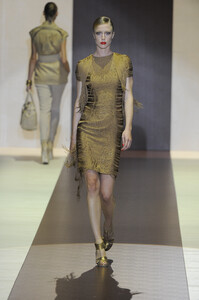 1101179874_Gucci2011WomenRTW73.thumb.jpg.a270dbf48043ae70d568c42f283b457b.jpg