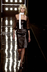 1122894465_AlessandroDellAcqua2001WomenRTW81.thumb.jpg.7968bd960645528e0e35f2c6aa7f5c6b.jpg