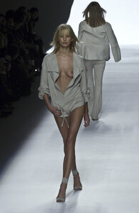 1123594295_Lanvin2001WomenRTW41.thumb.jpg.5eb968f25db2e9514679d077612d6cea.jpg