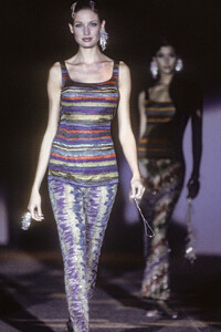 1143470936_Missoni1995WomenRTW127.thumb.jpg.cbeb8058368ef5897fd5c991e1afc6a9.jpg