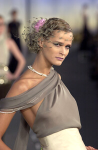 114684749_Chanel2001HauteCouture72.thumb.jpg.429071d824484d7b244e25604ea70a07.jpg