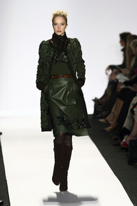 1150573193_OscardelaRenta2006WomenRTW15.thumb.jpg.7a18716510799f5324b21997a80d3c6f.jpg