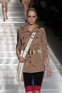 1180411879_LouisVuitton2006WomenRTW129.thumb.jpg.2426a034bfbf431b3b2743635566cdbd.jpg