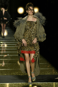 1187914791_ChristianDior2002HauteCouture102.thumb.jpg.7a6cac8dd1e078fb80400b392ded2dcb.jpg