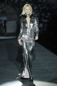 1192475261_RobertoCavalli2003WomenRTW81.thumb.jpg.53f8e282e6ce99646735a9672f751646.jpg