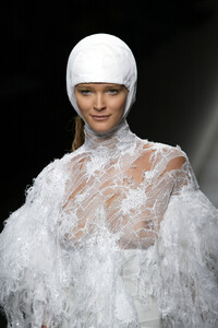 1214992227_Givenchy2002HauteCouture98.thumb.jpg.770c301ce95ceb60a4cc5cd0ab8a4845.jpg