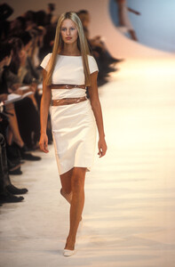 1222269789_PacoRabanne2002WomenRTW61.thumb.jpg.8685d9aba9bae9657307124cbf91c37b.jpg