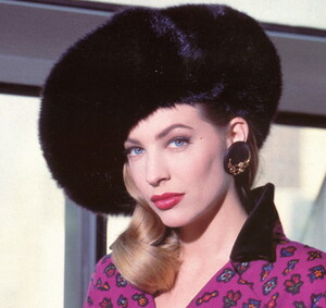 1224856496_bb_ID1_1992_08_HAUTE_COUTURE_Elgance_Paris_FW92_MichaelDoster_040.thumb.jpg.e3cf373fd6b560b1e344eaf37119c457.jpg