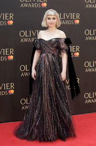 Imogen+Poots+Olivier+Awards+Mastercard+Red+fHezmXosJrTx.jpg