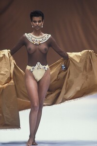 1252824134_GianfrancoFerre1991WomenRTW34.thumb.jpg.4866d82b9c88361734ce61047890fdad.jpg