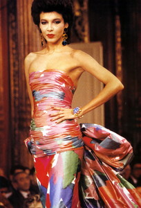 1259576389_bb_ID_1985_03_YSL_HC_SS85_LOFFICIEL_FR_010.thumb.jpg.ab28fc79c5eb3b6bbf7836f6e3ff388f.jpg