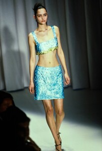 1263315497_Versace1997WomenRTW50.thumb.jpg.a95fab3273d2a433c1a3e56da51ecb93.jpg